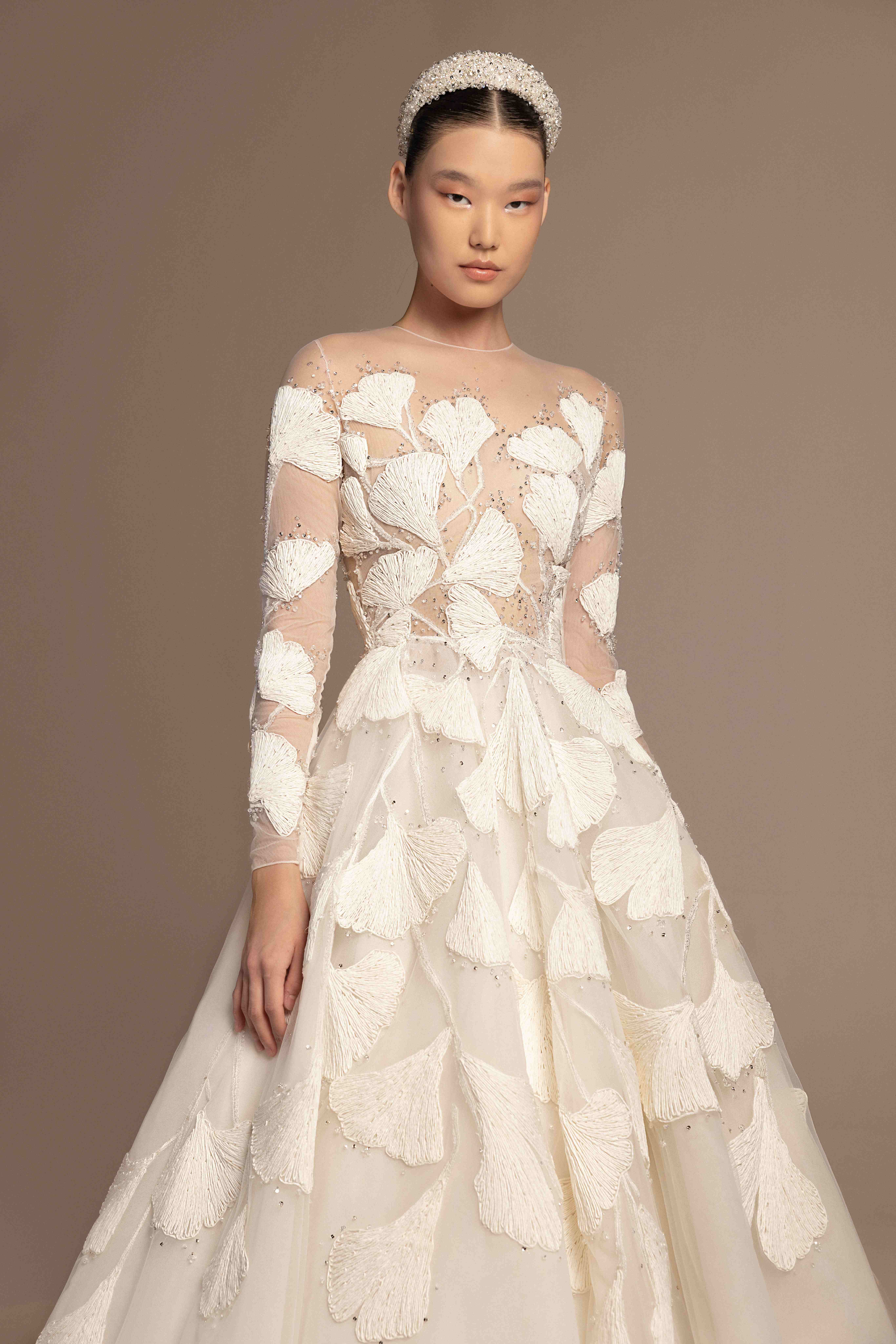 TONY-WARD-LA-MARIEE-FALL-2025-CLOSE-UP-06-A LA FOLIE